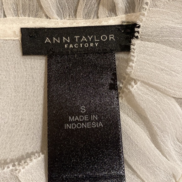 Long Sleeve Shear Shell. - Picture 3 of 4